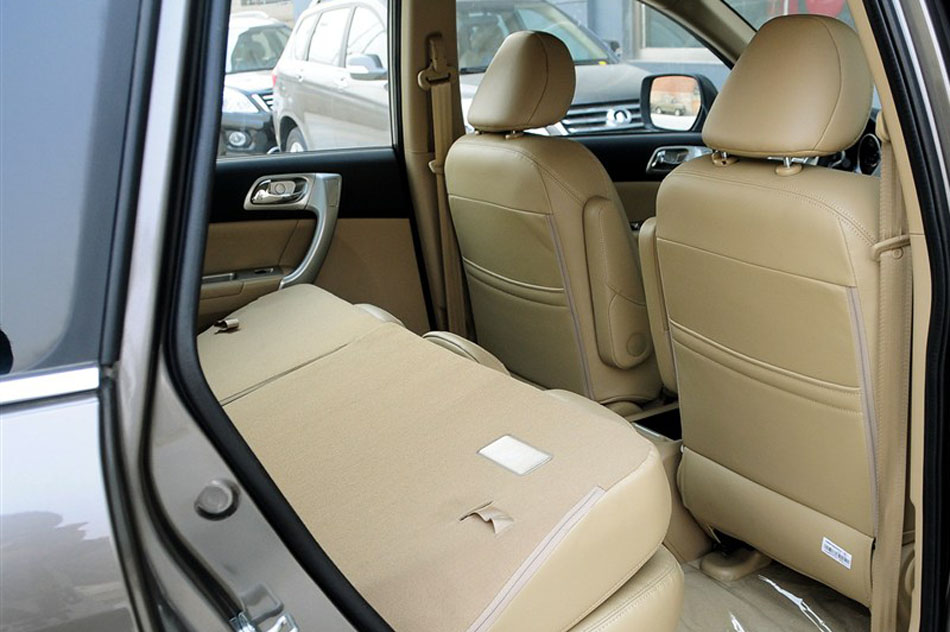 2013款1.5T 手动四驱精英型 内饰