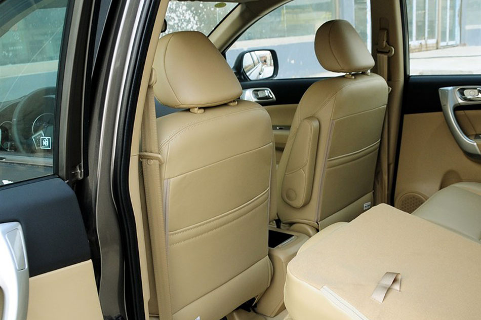 2013款1.5T 手动四驱精英型 内饰