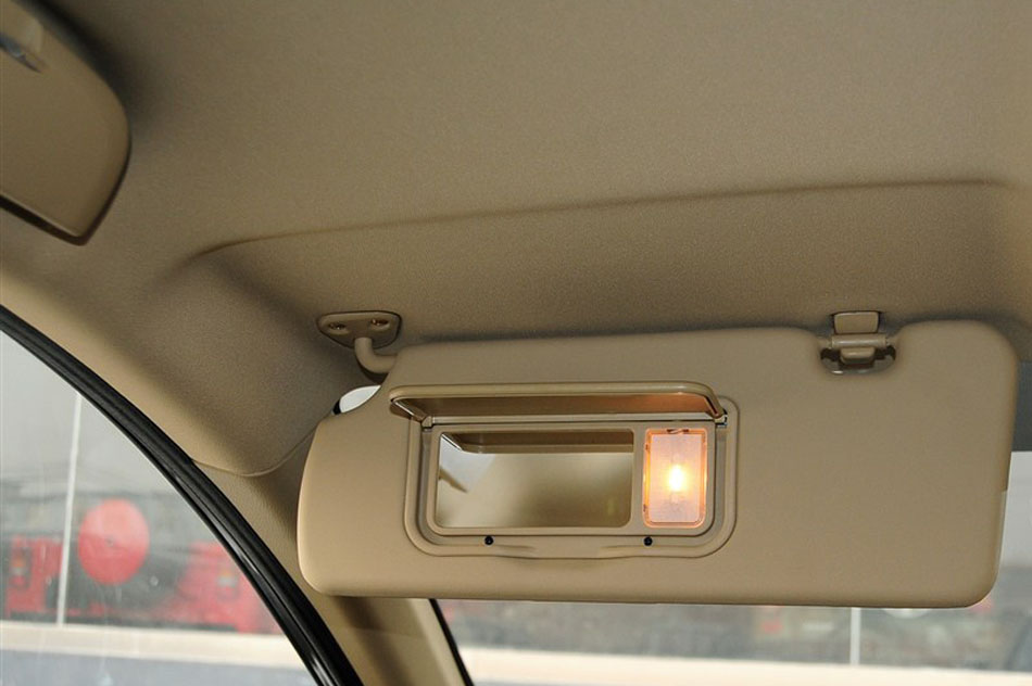 2013款1.5T 手动四驱精英型 内饰