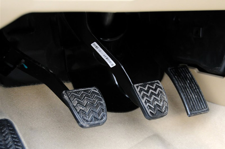 2013款1.5T 手动四驱精英型 内饰