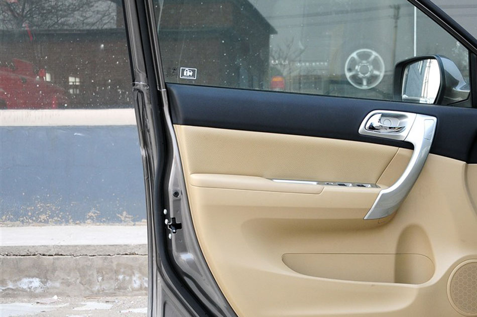 2013款1.5T 手动四驱精英型 内饰