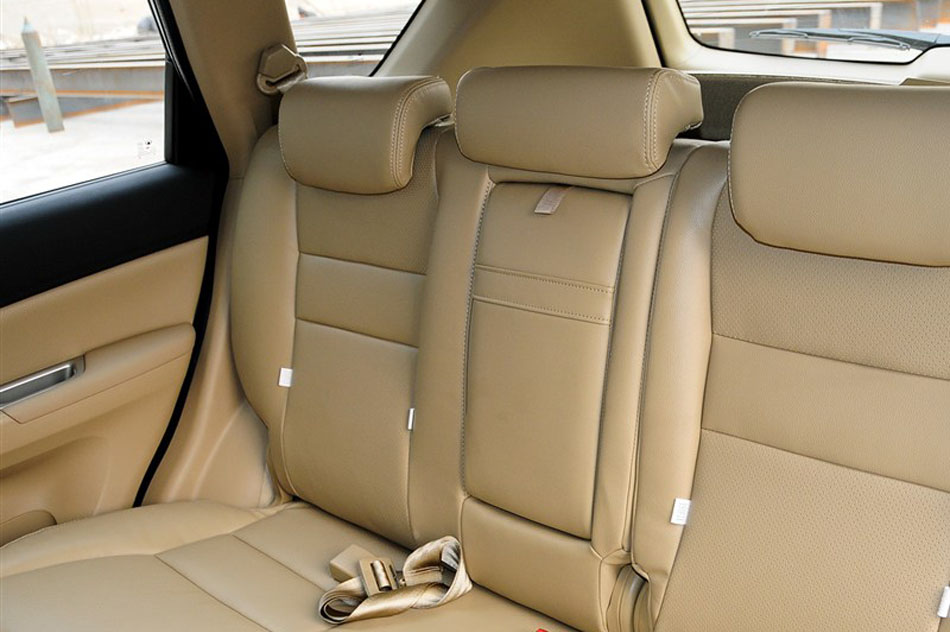 2013款1.5T 手动四驱精英型 内饰