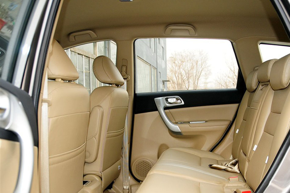 2013款1.5T 手动四驱精英型 内饰