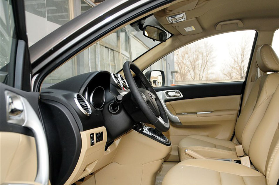 2013款1.5T 手动四驱精英型 内饰