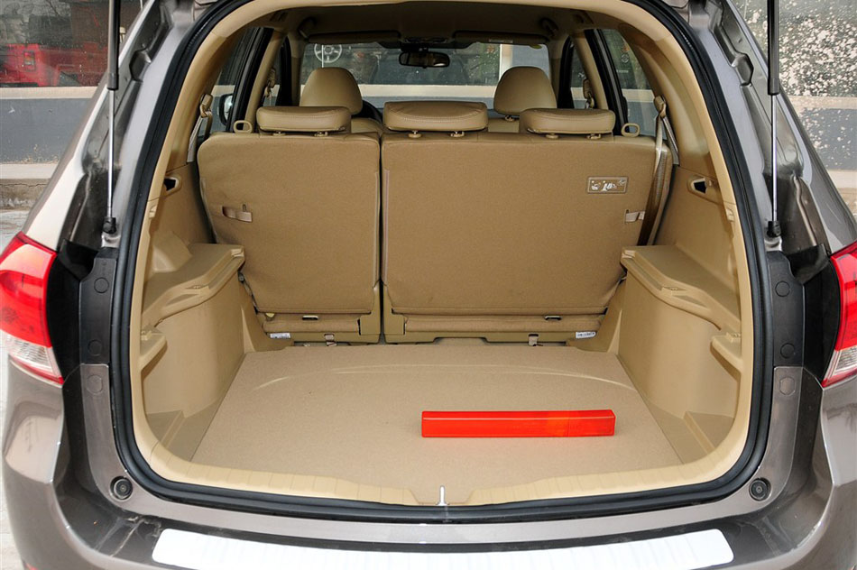 2013款1.5T 手动四驱精英型 内饰