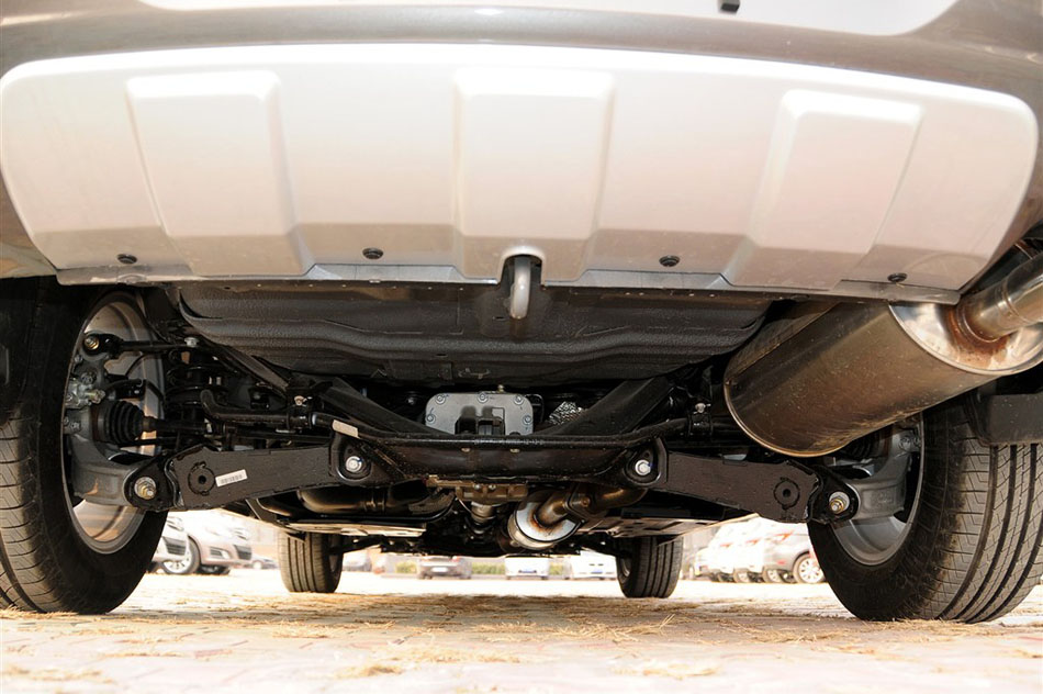 2013款1.5T 手动四驱精英型 引擎底盘