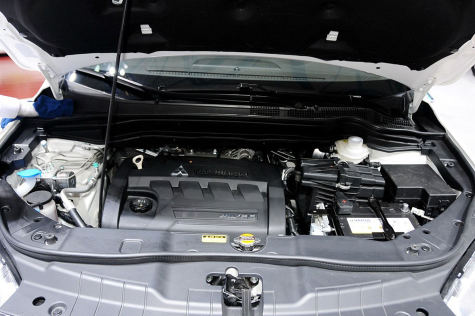 2013款哈弗H6运动版 引擎底盘