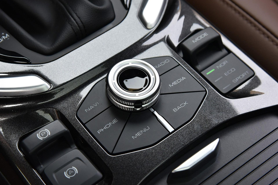 2018款 换代 红标 1.5T 自动超豪型 内饰