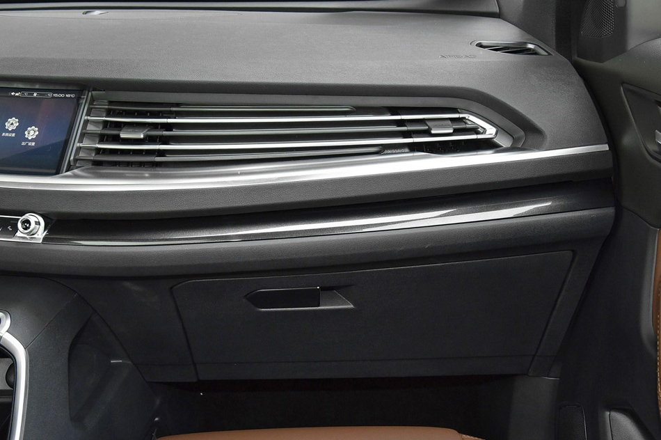 2018款 换代 红标 1.5T 自动超豪型 内饰