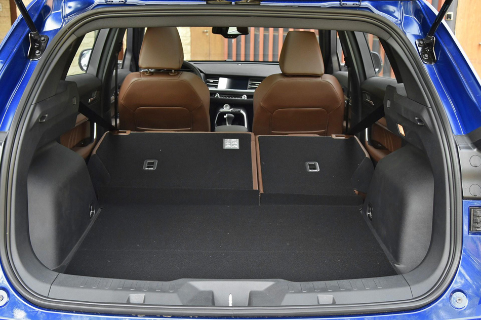 2018款 换代 红标 1.5T 自动超豪型 座椅空间