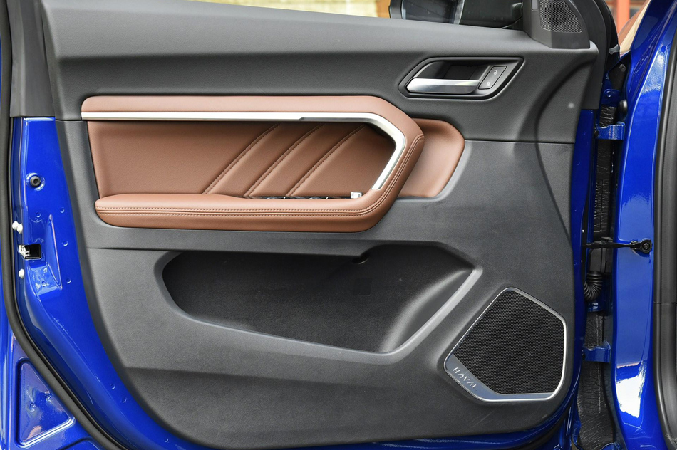 2018款 换代 红标 1.5T 自动超豪型 座椅空间