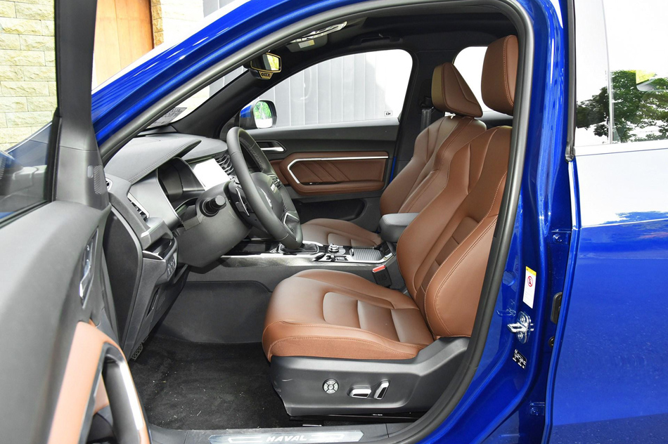 2018款 换代 红标 1.5T 自动超豪型 座椅空间