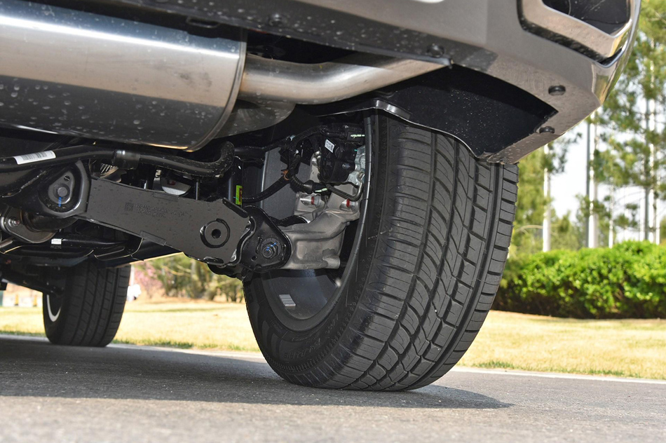 2018款 换代 红标 1.5T 自动超豪型 引擎底盘