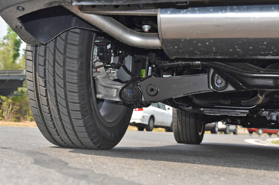 2018款 换代 红标 1.5T 自动超豪型 引擎底盘