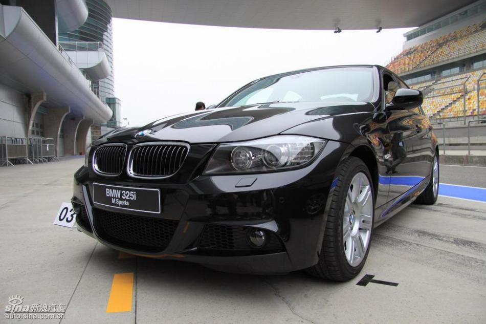 BMW 325i M运动型外观实拍图