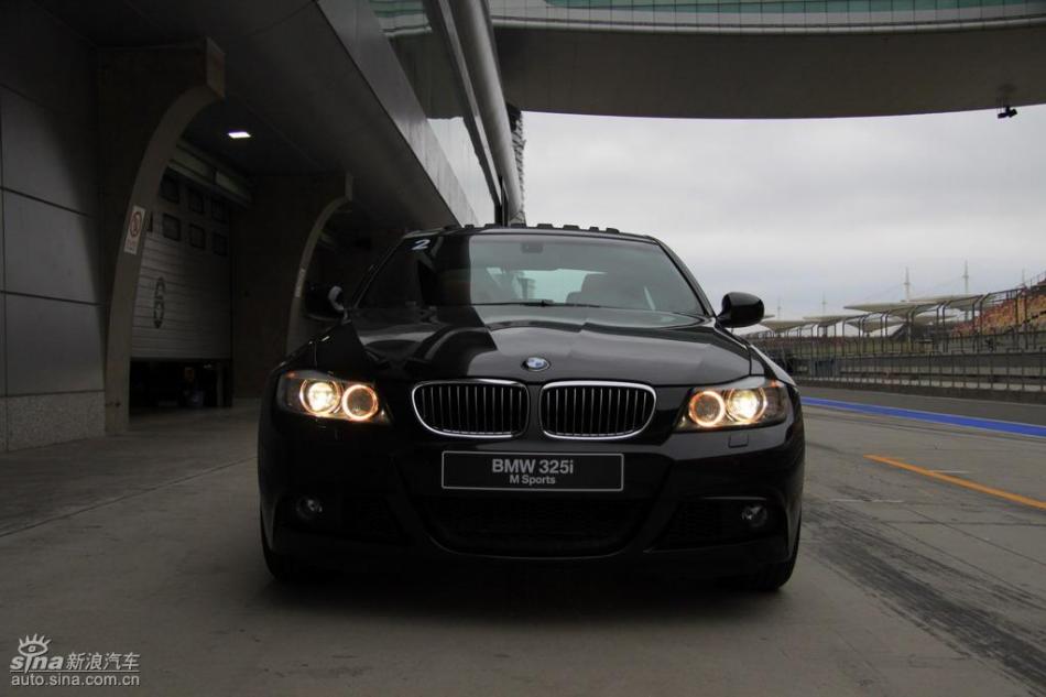 BMW 325i M运动型外观实拍图