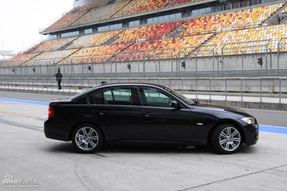 BMW 325i M运动型外观实拍图