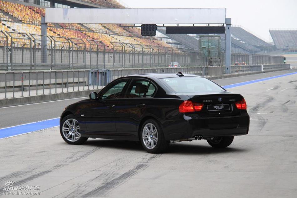 BMW 325i M运动型外观实拍图