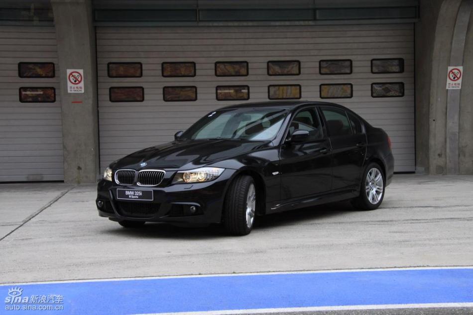 BMW 325i M运动型外观实拍图