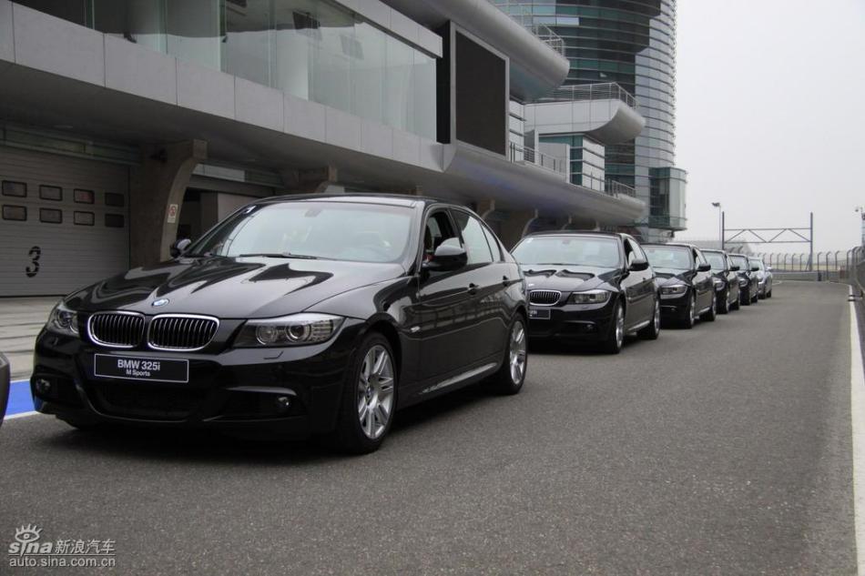 BMW 325i M运动型外观实拍图