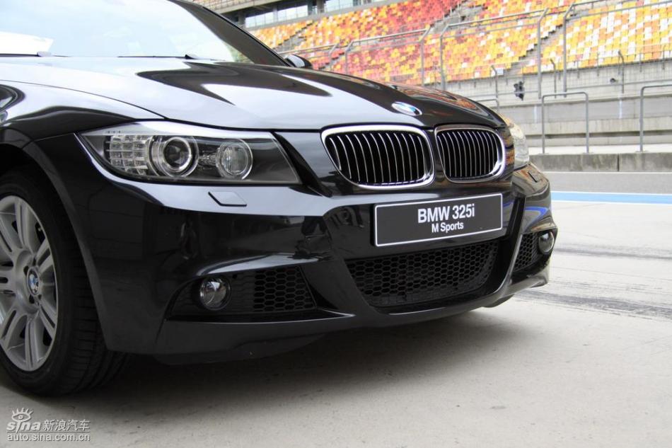 BMW 325i M运动型外观实拍图