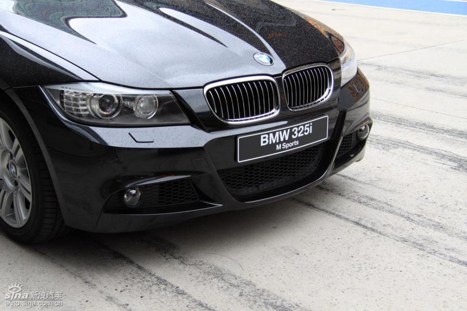 BMW 325i M运动型外观实拍图