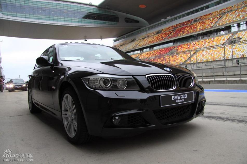 BMW 325i M运动型外观实拍图