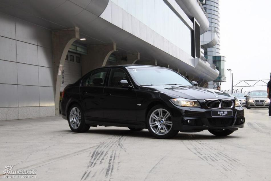 BMW 325i M运动型外观实拍图