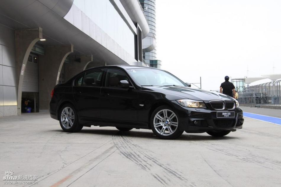 BMW 325i M运动型外观实拍图