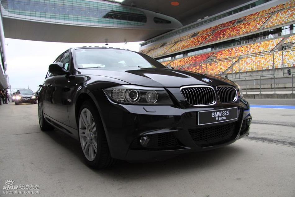 BMW 325i M运动型外观实拍图
