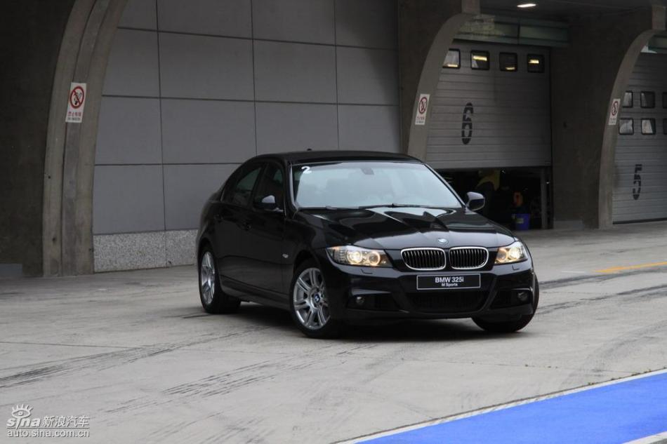 BMW 325i M运动型外观实拍图