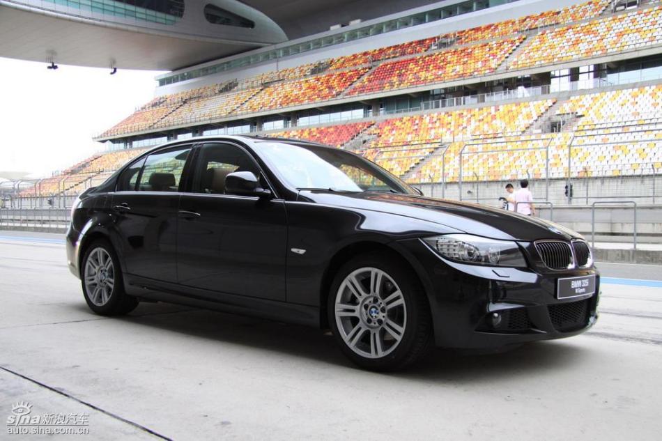 BMW 325i M运动型外观实拍图