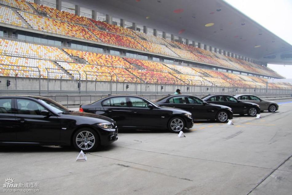 BMW 325i M运动型外观实拍图