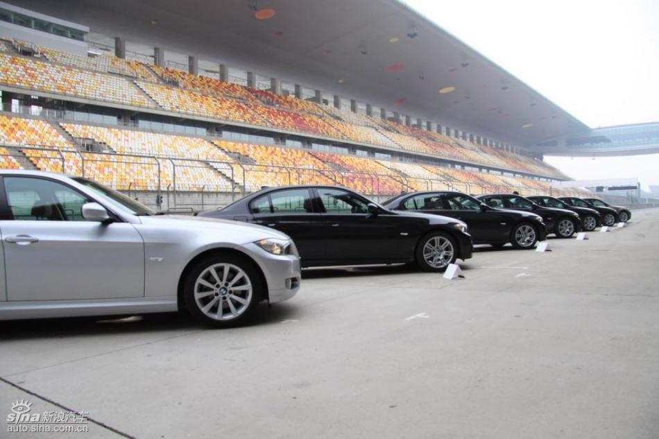 BMW 325i M运动型外观实拍图