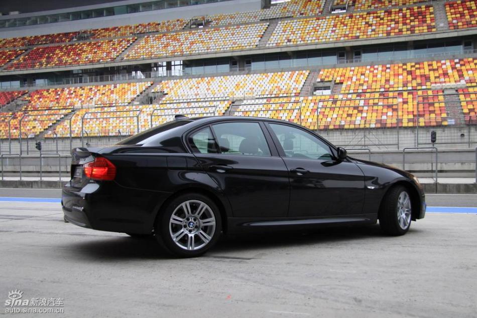 BMW 325i M运动型外观实拍图