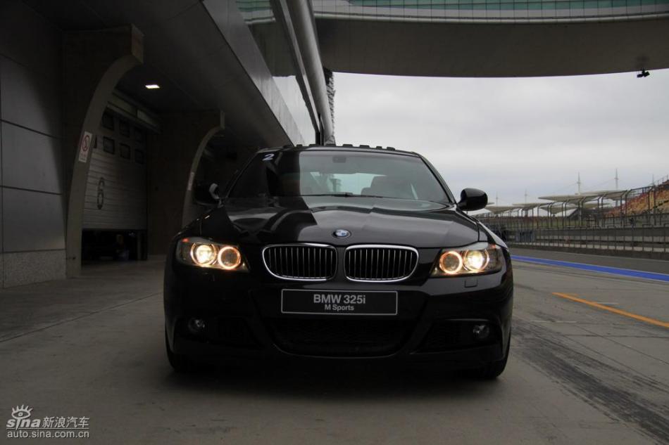 BMW 325i M运动型外观实拍图