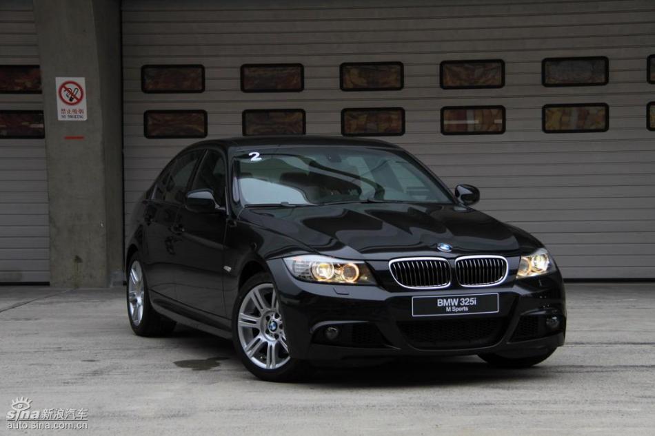 BMW 325i M运动型外观实拍图