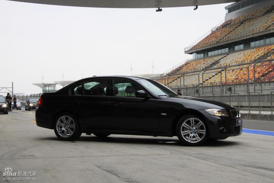 BMW 325i M运动型外观实拍图