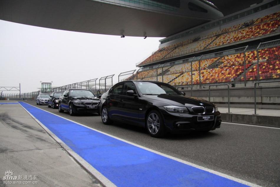 BMW 325i M运动型外观实拍图