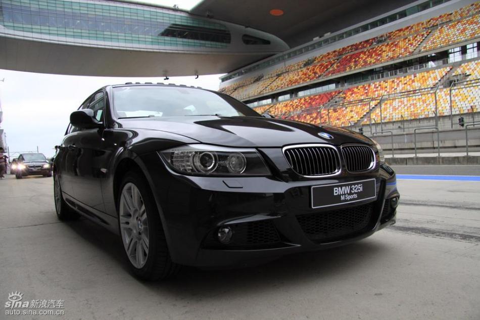 BMW 325i M运动型外观实拍图