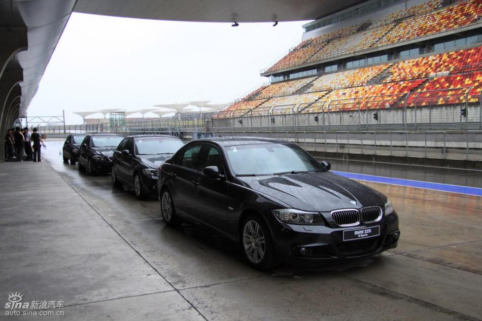BMW 325i M运动型外观实拍图