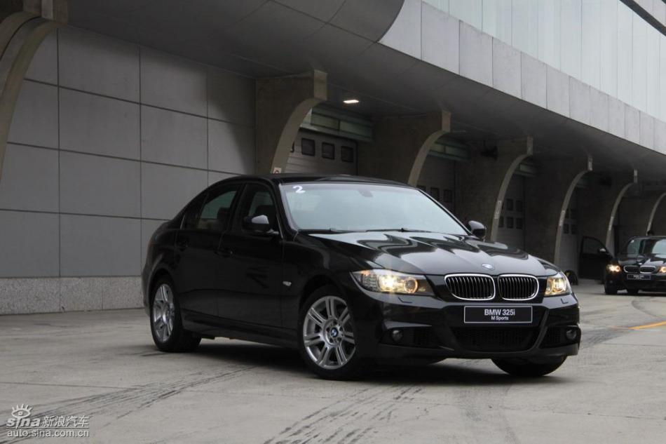 BMW 325i M运动型外观实拍图