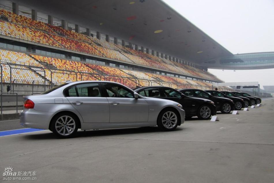 BMW 325i M运动型外观实拍图