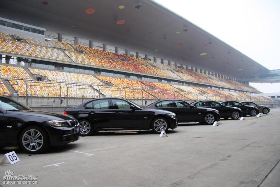 BMW 325i M运动型外观实拍图