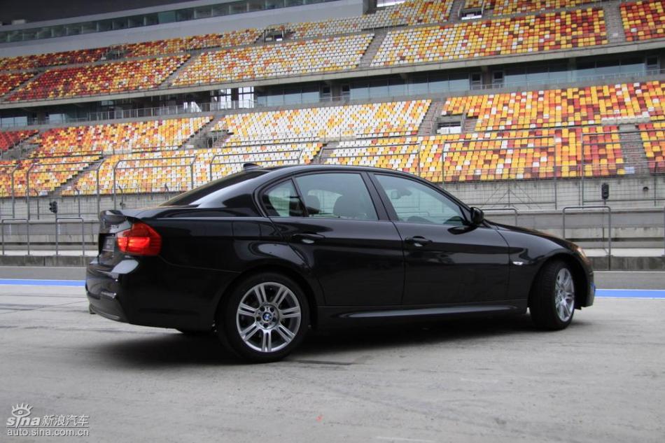 BMW 325i M运动型外观实拍图