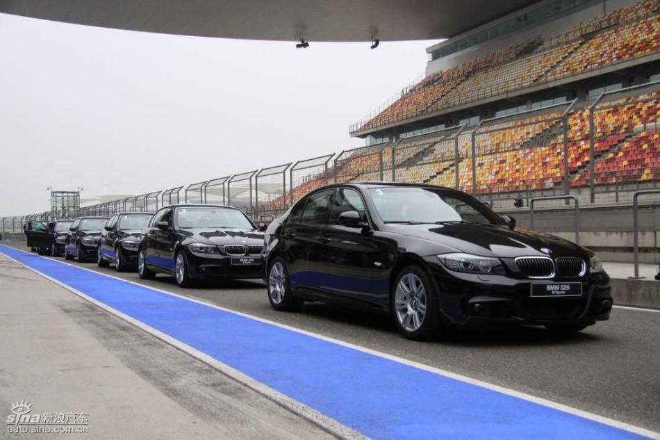BMW 325i M运动型外观实拍图