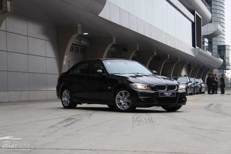 BMW 325i M运动型外观实拍图