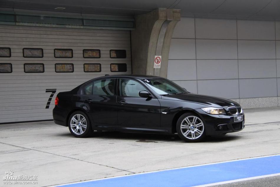 BMW 325i M运动型外观实拍图
