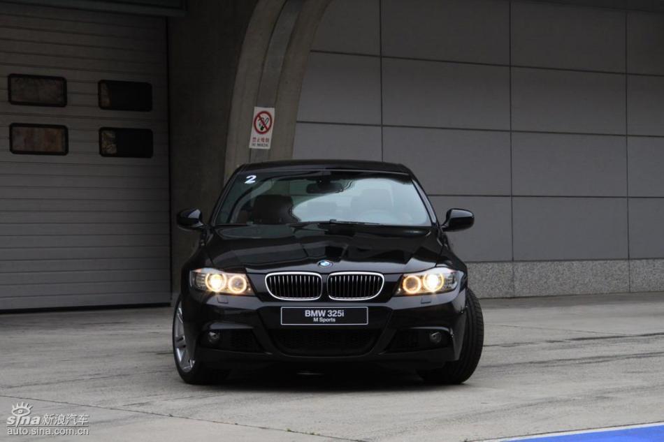 BMW 325i M运动型外观实拍图