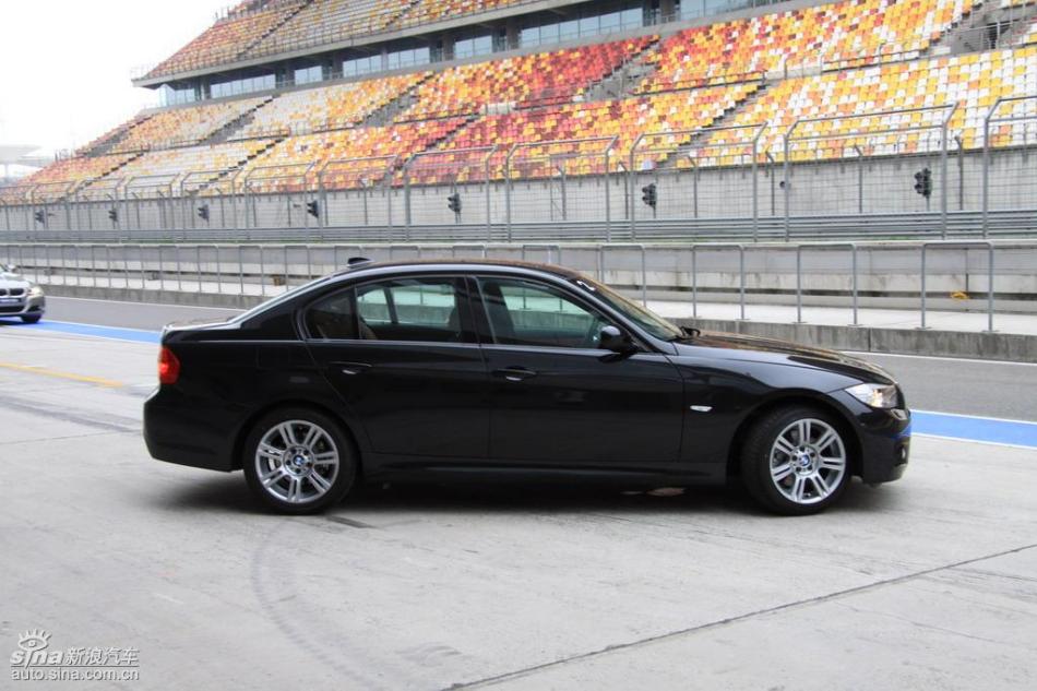BMW 325i M运动型外观实拍图